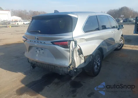 2021 Toyota Sienna Le z USA, uszkodzony, nr VIN 5TDKSKFC4MS012512